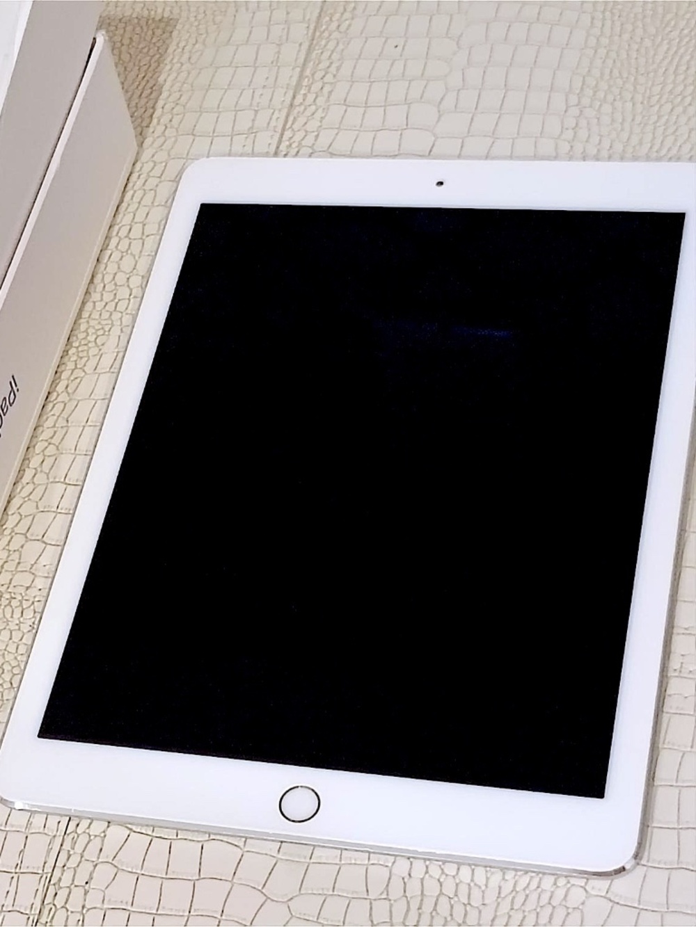 Apple iPad Air2 A1567 16 GB,Wi-Fi + 4G,9.7 in-Silver(Unlocked)Battery Health 90%